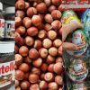 Ferrero fa i miliardi ma paga pochissimo le nocciole. La protesta