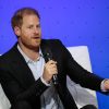 La grande rinuncia del principe Harry per amore di Meghan addio fucili